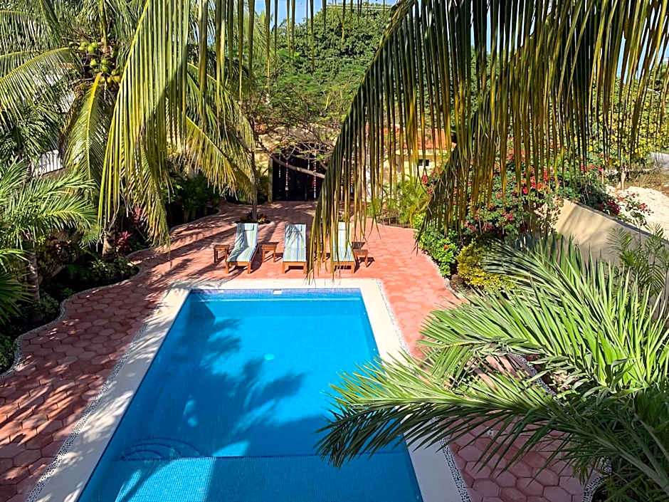 Casa Zarah - Hacienda Family Home - Pool and 2-Block to Beach