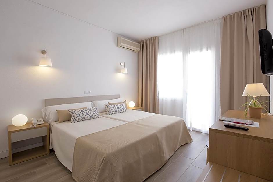Photo 1 of 3 of 1 Double Bed or 2 Beds, Partial Sea View