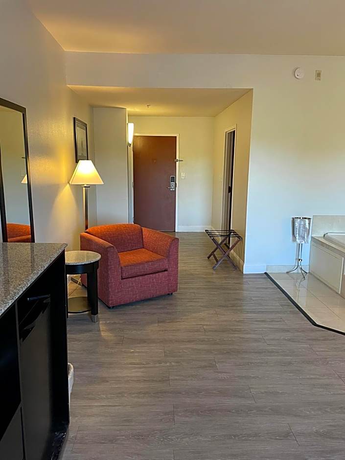 Days Inn & Suites by Wyndham Lakeland