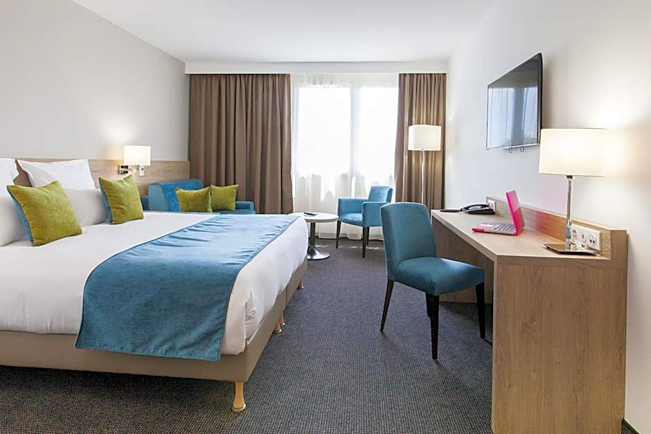 Photo 1 of 8 of Superior 1 King Bed