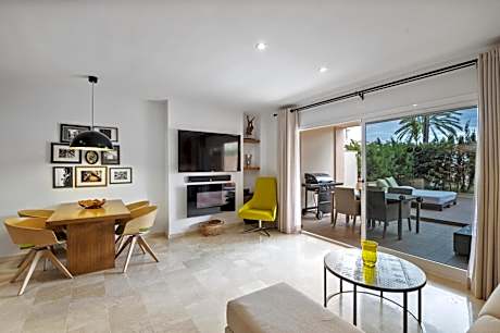 Grand One-Bedroom Suite with Hot Tub