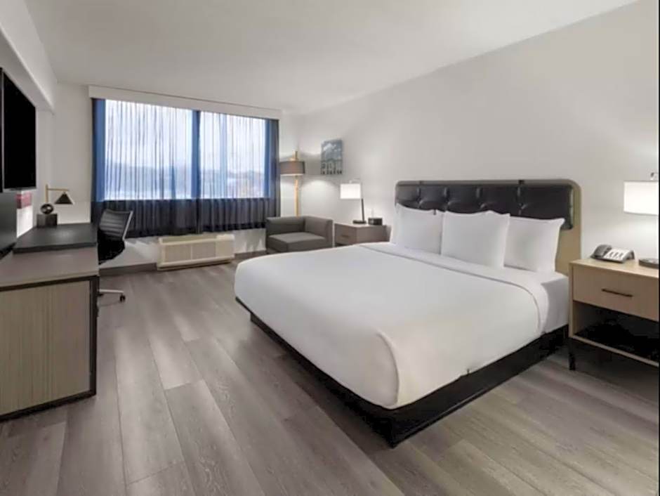 Holiday Inn Express And Suites Washington DC Noma By IHG