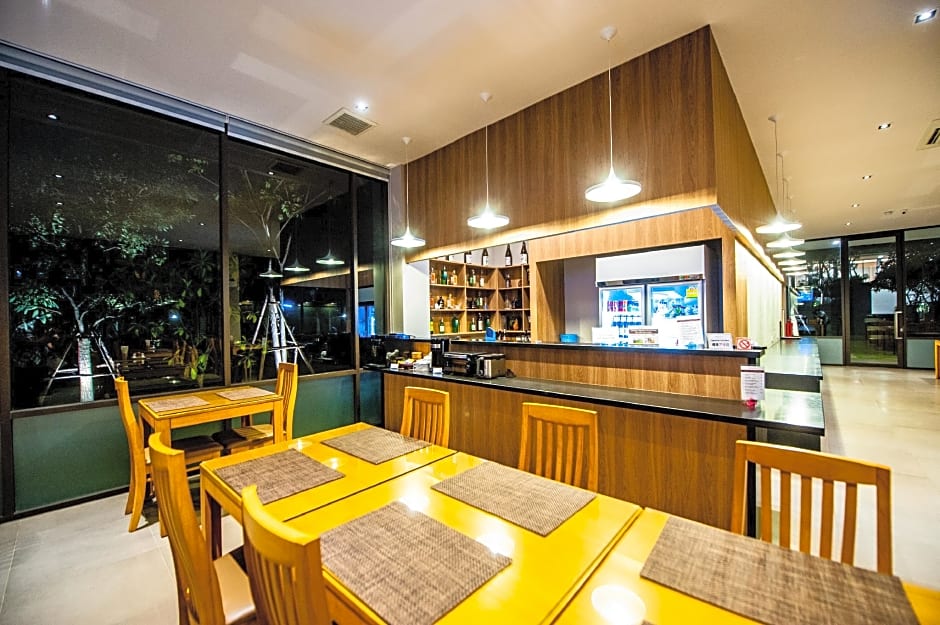 Burgundy Residence 304