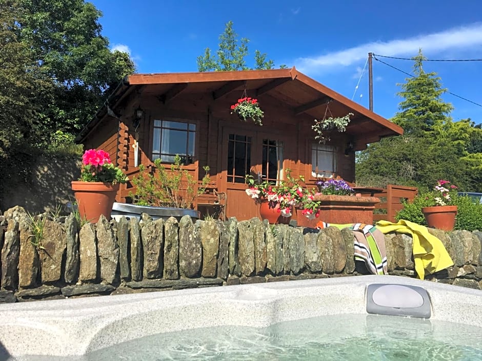 Chalet Superking bed Free Sauna jacuzzi