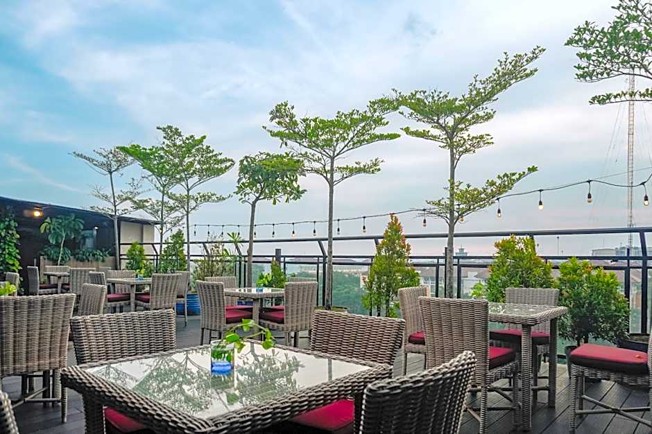 Yellow Star Ambarukmo Hotel