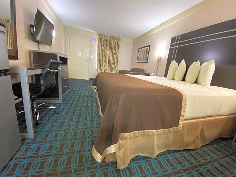 Deluxe Inn - Fayetteville I-95