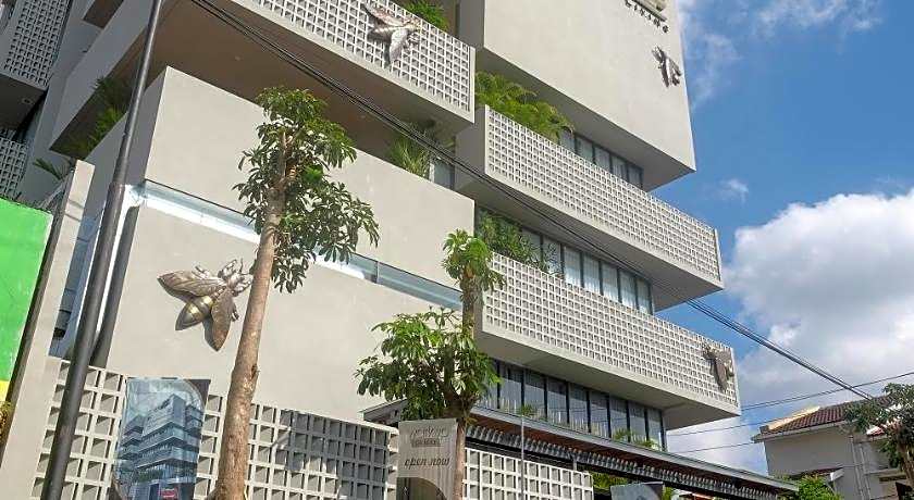 Sans Hotel RG Living Jogja by RedDoorz