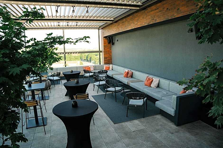 LOOM Hotel & Skybar