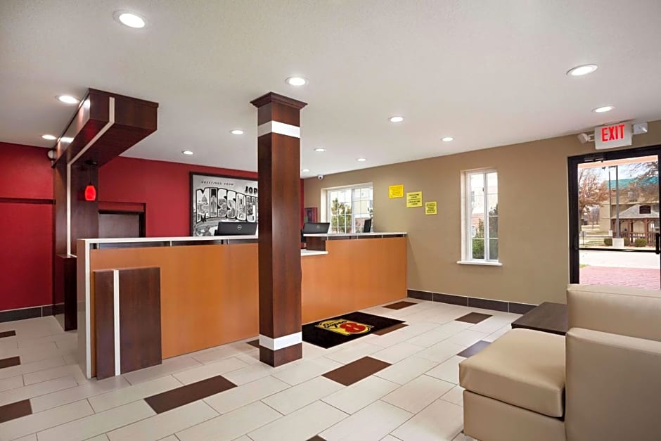 Super 8 by Wyndham Joplin