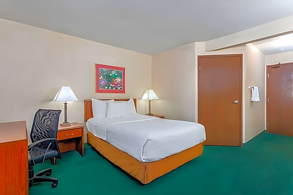 Norwood Inn & Suites Indianapolis East Post Drive