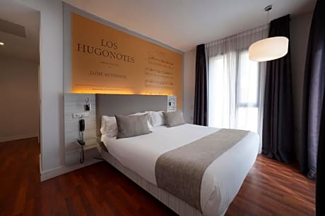 Double or Twin Room (1-2 Adults)