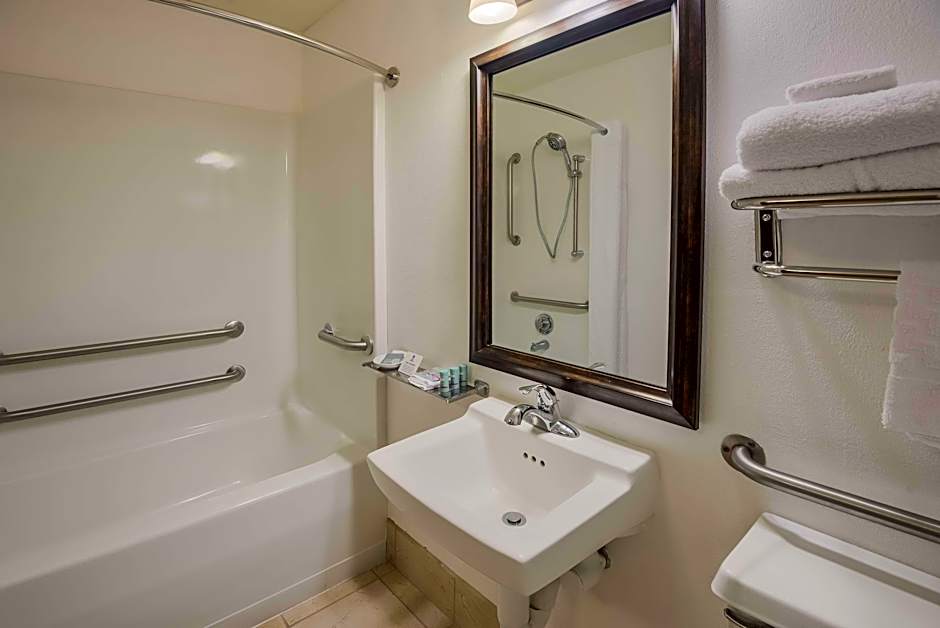 Photo 1 of 11 of 1 Queen Bed, Mobility Accessible, Bathtub