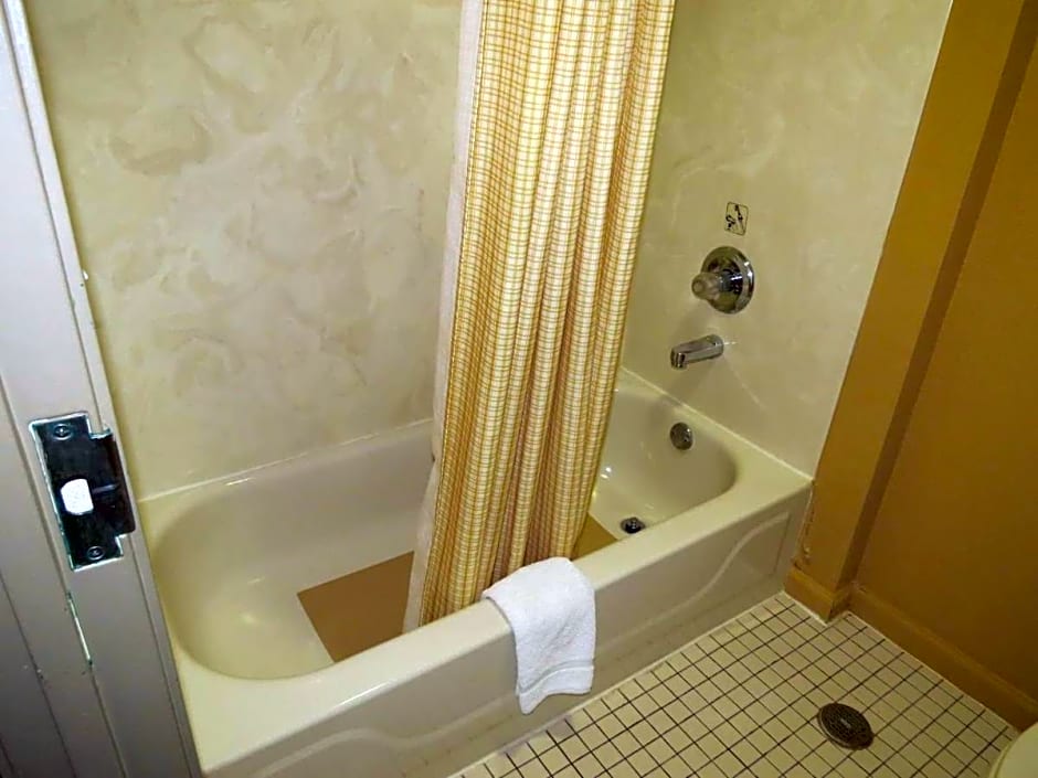 First Western Inn Caseyville