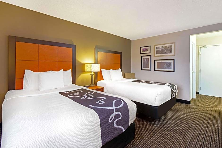 La Quinta Inn & Suites by Wyndham Harrisburg Airport Hershey