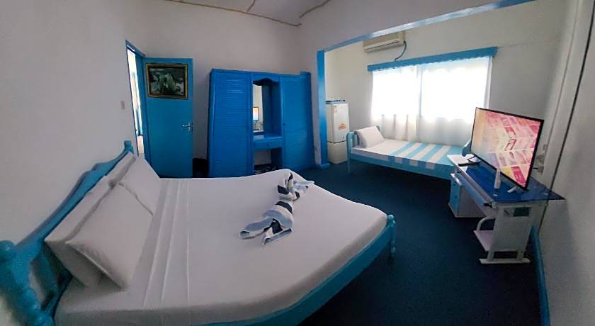 Le Chateau Bleu Hotel