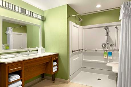 1 King Accessible Roll In Shower Suite Non-Smoking