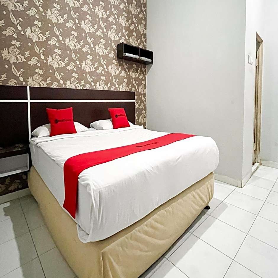 RedDoorz at Lucky Inn Panakukkang Makassar
