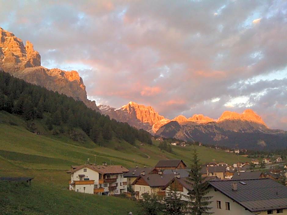 Family and Wellness Residence Ciasa Antersies