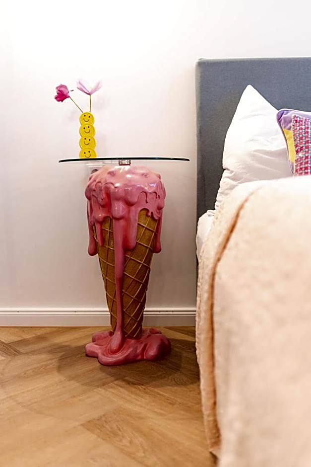 RetroPop Design Apartment , Designerzimmer für je 2 Personen, Top Lage, WIFI