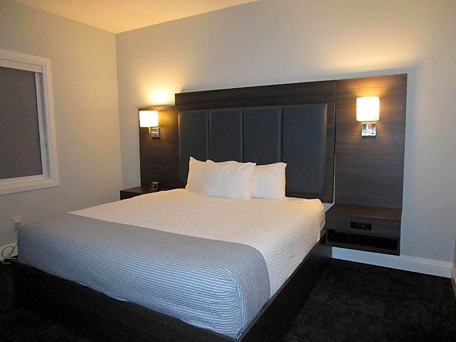 Photo 1 of 9 of 1 King Bed