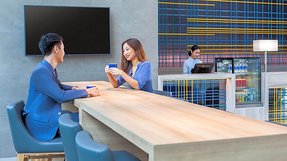 Holiday Inn Express Bangkok Soi Soonvijai By IHG