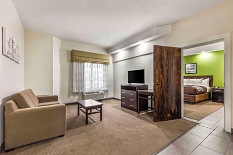 1 King Bed Suite Non-Smoking