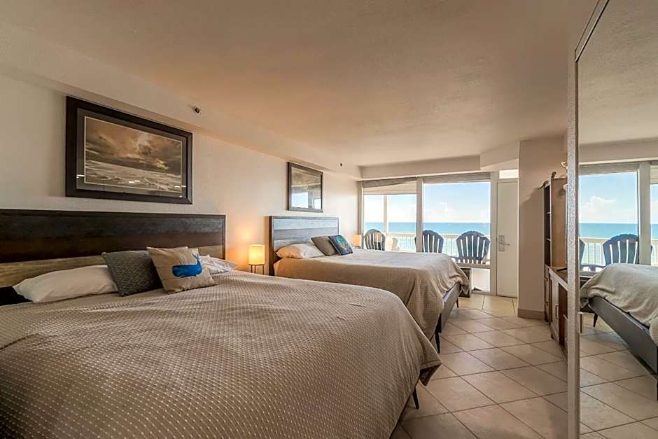 Direct Oceanfront Condo, Daytona Beach, sleeps 6 - with pool