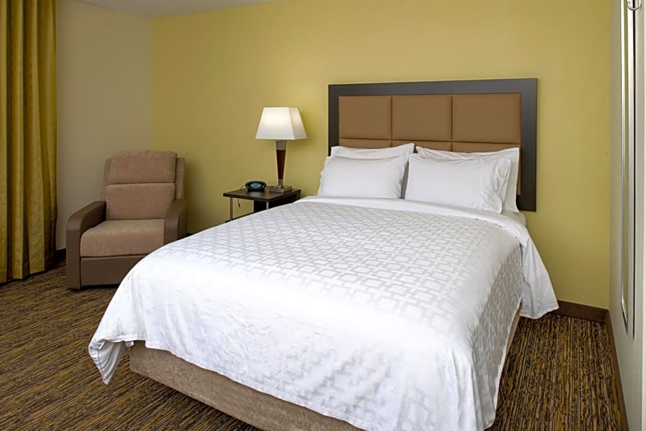 Candlewood Suites Olathe By IHG