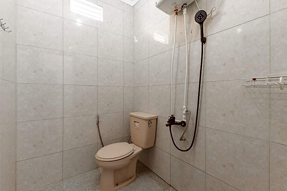 RedDoorz @ Kedawung Aurel Cirebon