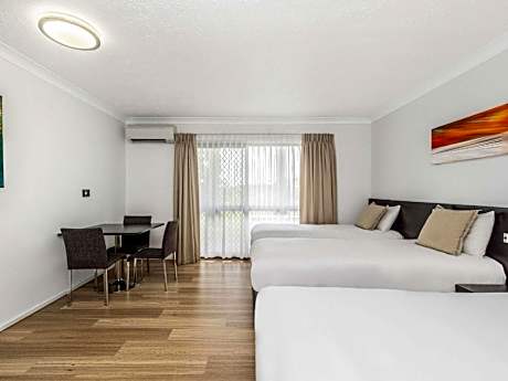 Family Room with Queen Bed