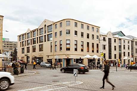 the MONTPELIER QUEEN Deluxe - Suite 6