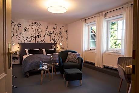 Single Room with Courtyard View