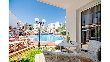 ONE BEDROOM APARTMENT WITH BALCONY 2ADULTS+1CHILD