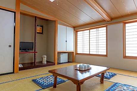 Japanese-Style Quintuple Room with Shared Bathroom - Non-Smoking