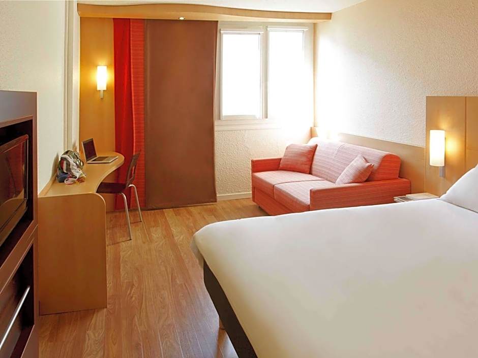 Ibis Roanne Le Coteau Hotel Restaurant