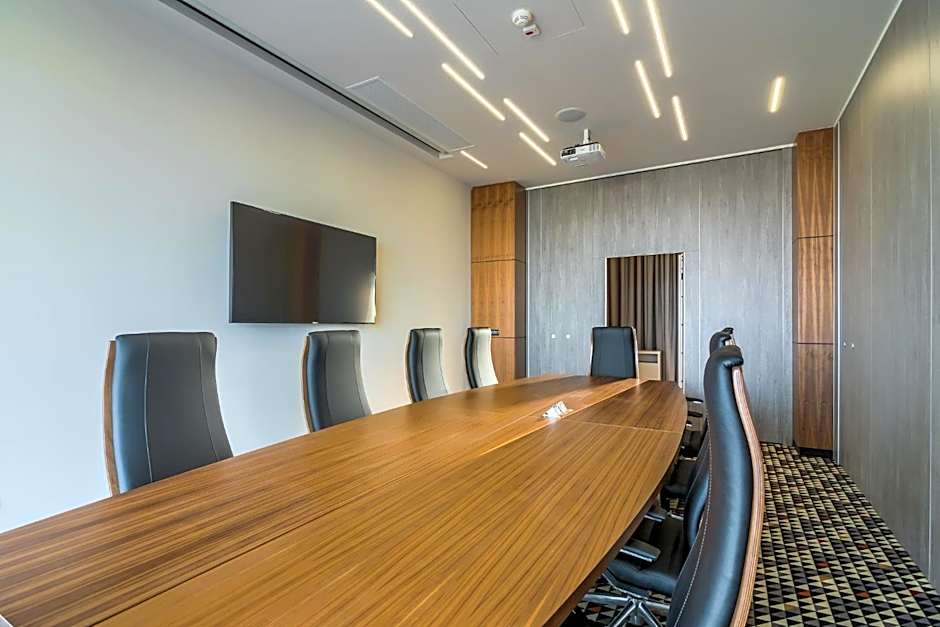 Nyota Hotel & Conference Center