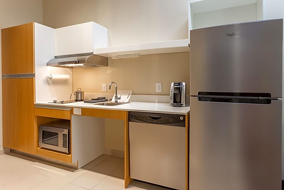 Candlewood Suites Fargo South-Medical Center by IHG