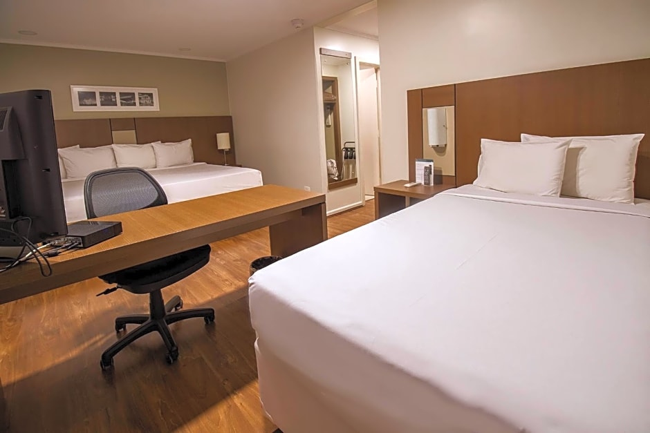 Hotel Deville Curitiba