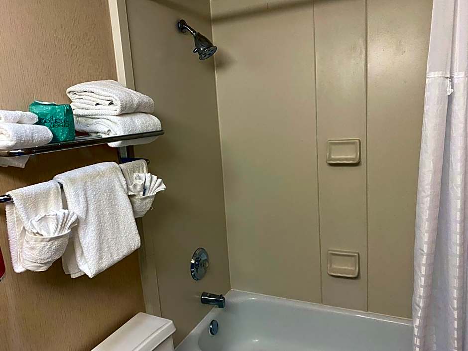 Ramada by Wyndham Rochelle Park Near Paramus