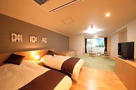 Deluxe Twin Room with Tatami Area and Semi Open-Air Bath - Non-Smoking - River View