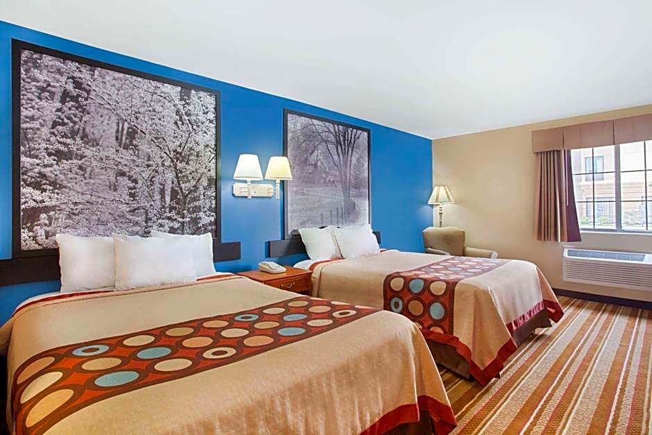 Super 8 by Wyndham Defiance