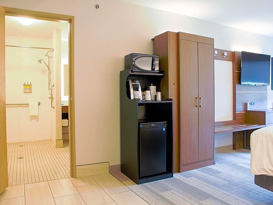 Holiday Inn Express & Suites Danville By IHG