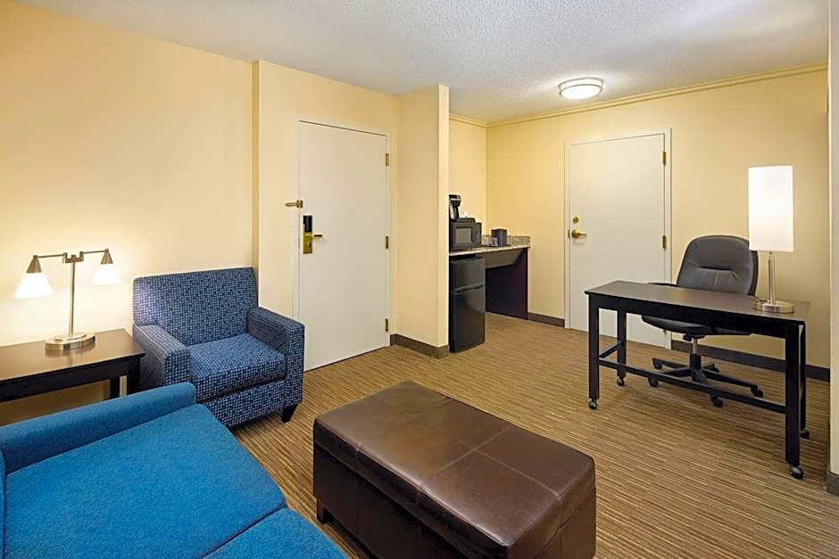 Holiday Inn Express & Suites Alpharetta By IHG