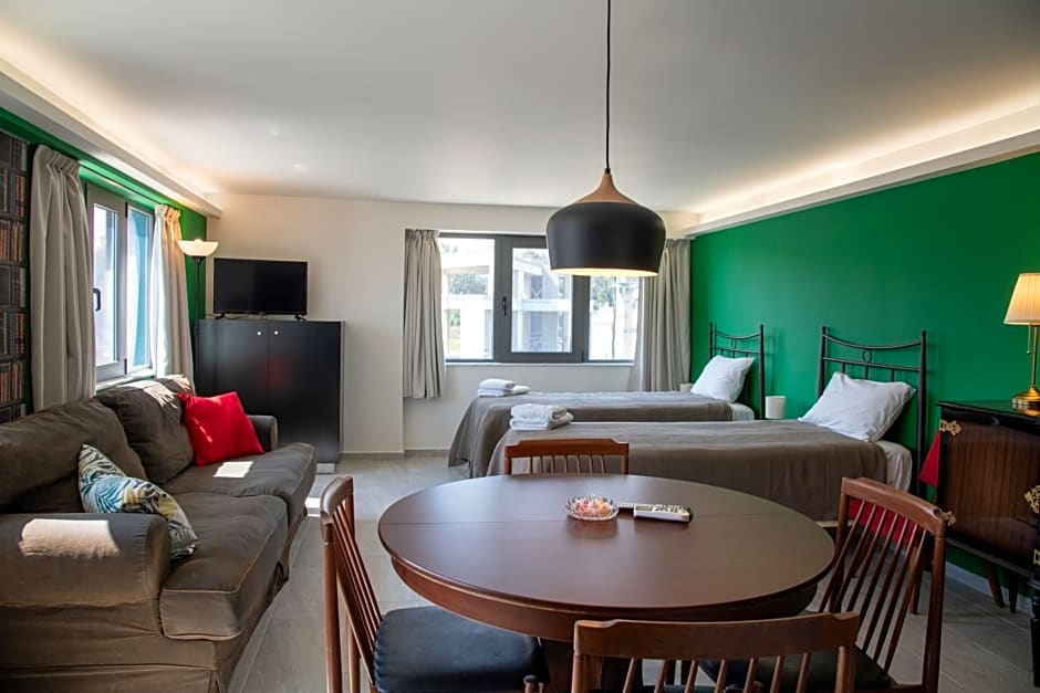 CHROMA Lodge Pikermi