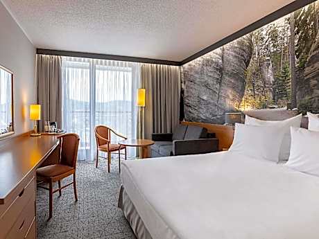 Standard Room with air-condition Queen Bed and Sofa