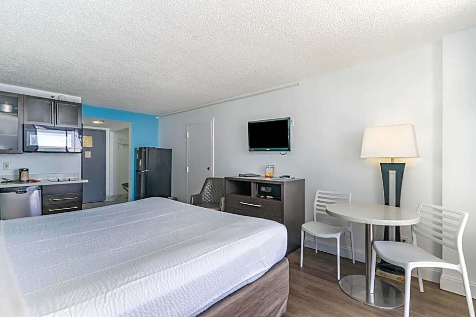 Photo 1 of 4 of Suite