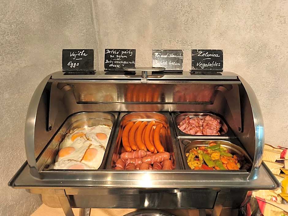 Felicity Garni Hotel