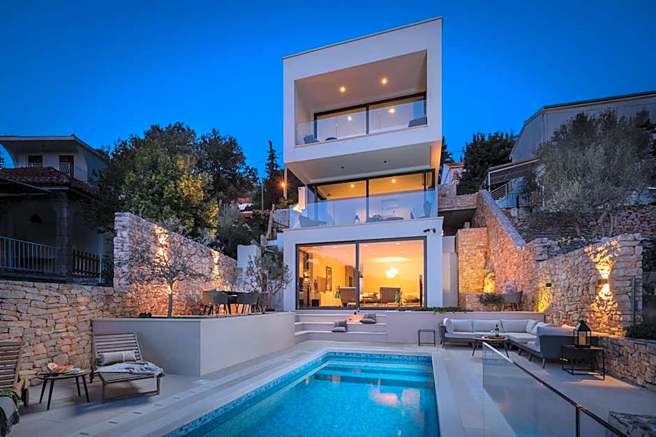 Beachfront Villa Grain of Salt with Pool