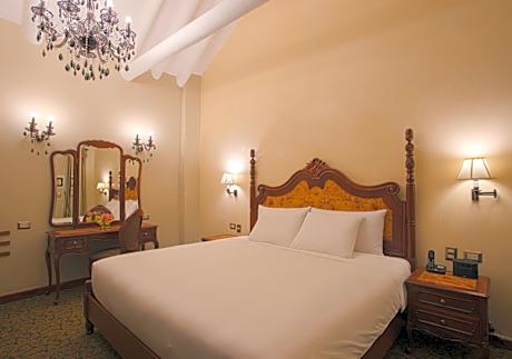 Deluxe Room with Hall View - 1 Kind Bed