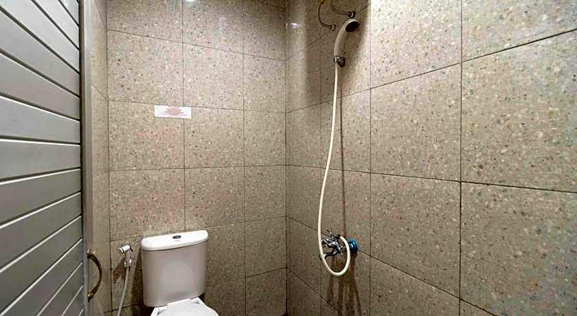 RedDoorz near RS Adam Malik Medan 2